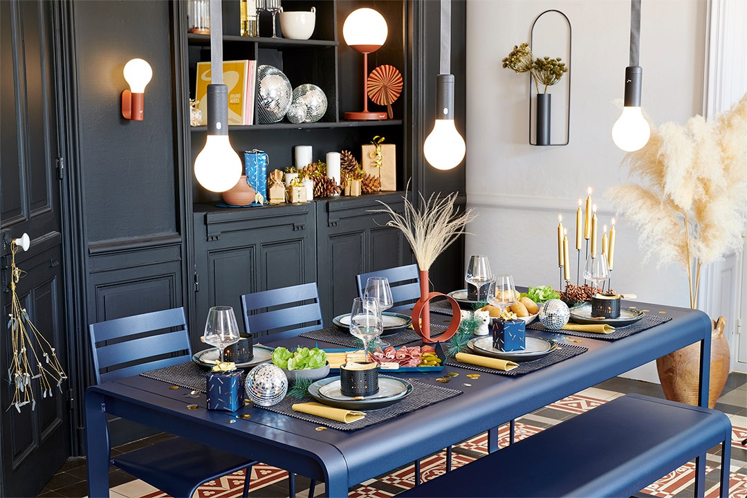 Bleu abysse,Carbone,Ocre rouge