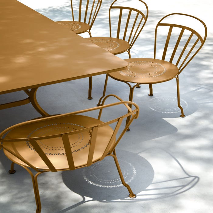 CHAISE