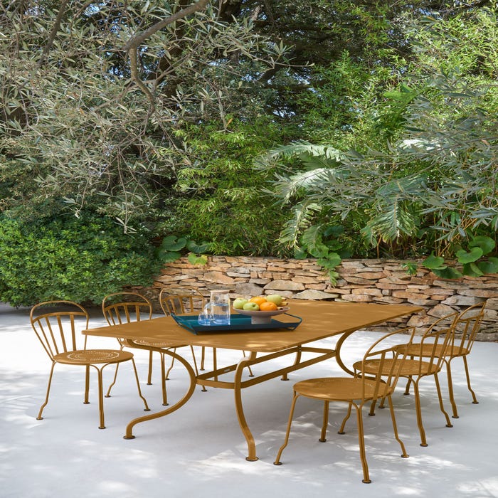 CHAISE