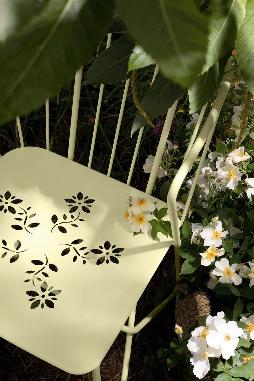 chaise metal flower, chaise de jardin, chaise metal perforee, chaise fermob, chair metal flower, garden chair, chair metal perforated, chair fermob