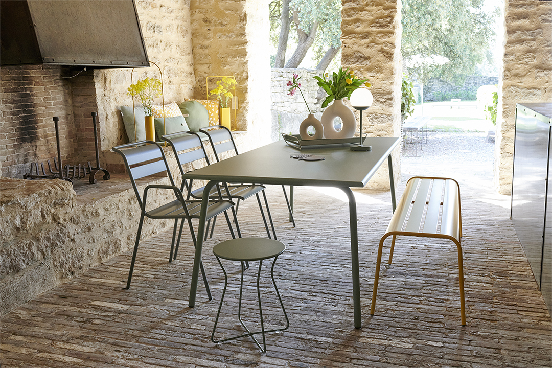 chaise metal, table de jardin, mobilier terrasse, table metal, chaise de jardin, lampe d'exterieur, accessoire de table