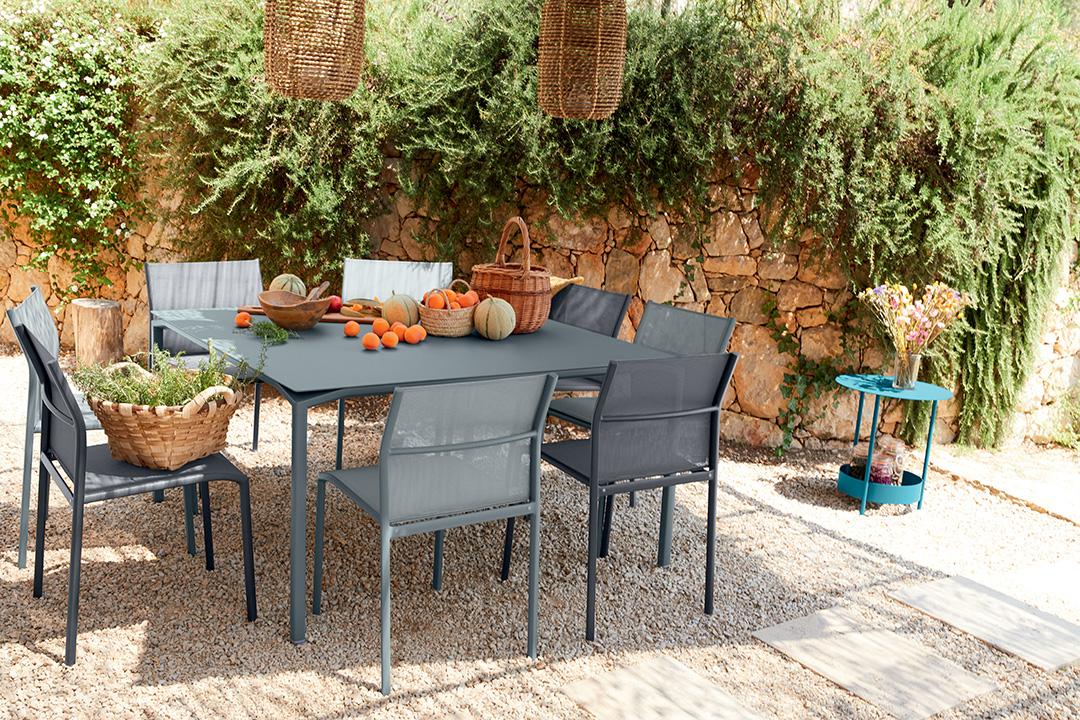 table de jardin, chaise de jardin, table metal, chaise en toile, gueridon, mobilier fermob, outdoor furniture