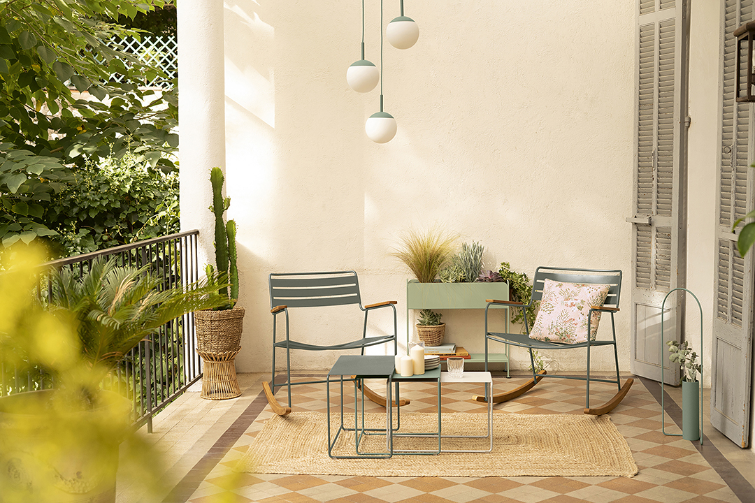 rocking chair design, salon de jardin, table basse gigogne, outdoor lounge