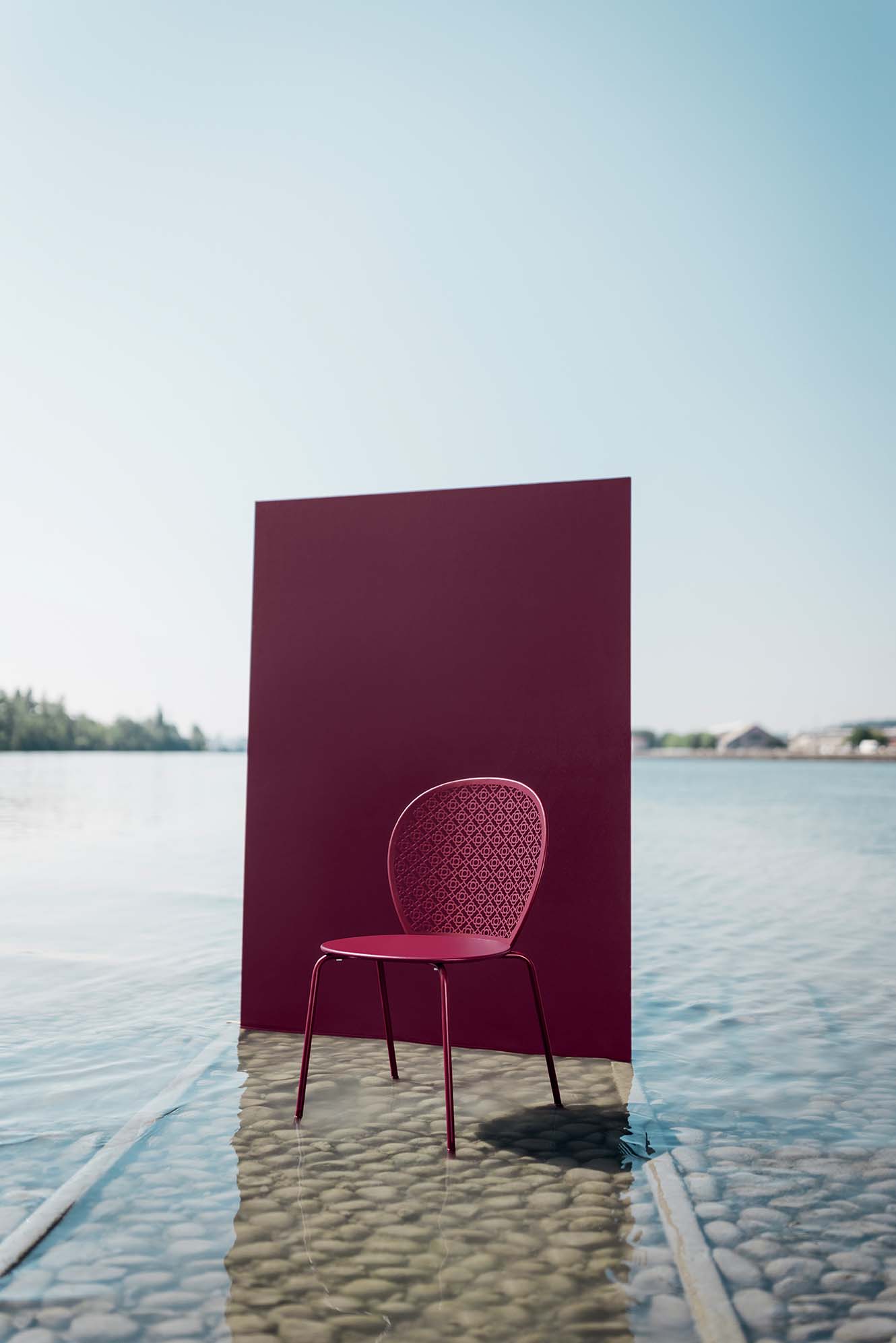 chaise metal, chaise design, chaise de jardin, chaise bordeaux